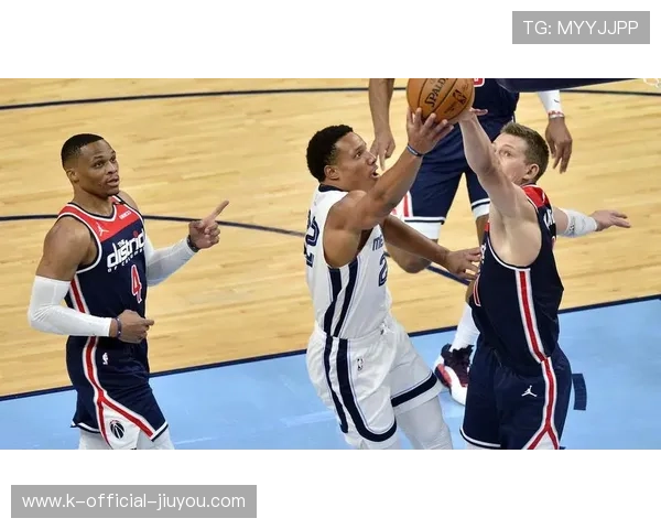 劳里外线空位命中,猛龙在客场祭出反击 劳里外线空位命中,猛龙在客场祭出反击