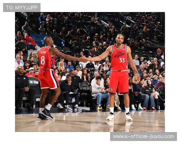 快船攻防平衡，末节连得十分锁胜局，快船打法